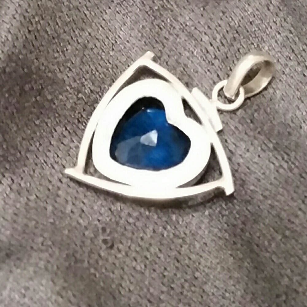 12 Ct Flawless Blue Topaz Heart in .925 Silver - Picture 4 of 5